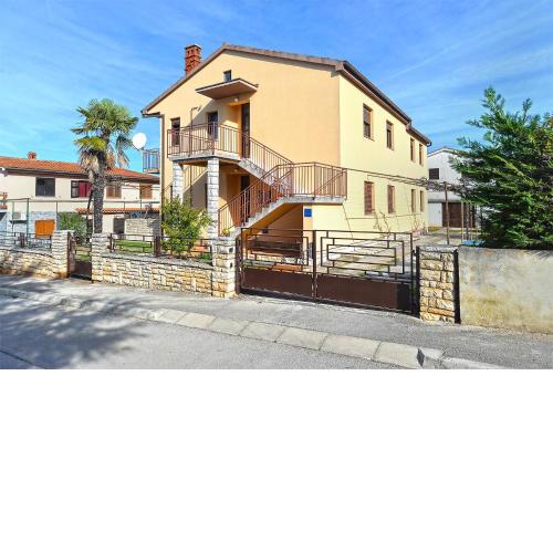 Apartments with a parking space Peroj, Fazana - 20731