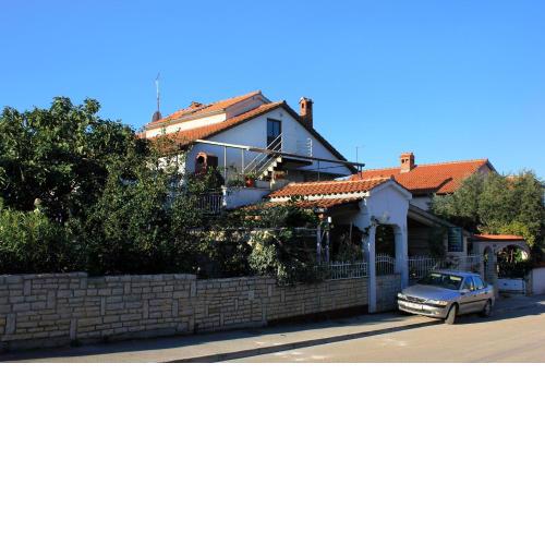 Apartments with a parking space Peroj, Fazana - 2234
