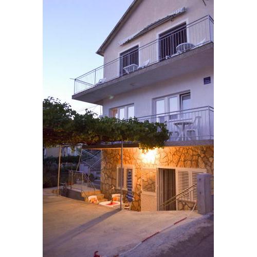 Apartments with a parking space Pirovac, Sibenik - 12508