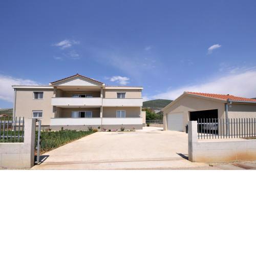 Apartments with a parking space Plano, Trogir - 11649