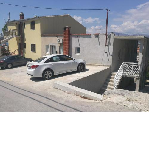 Apartments with a parking space Podstrana, Split - 15377