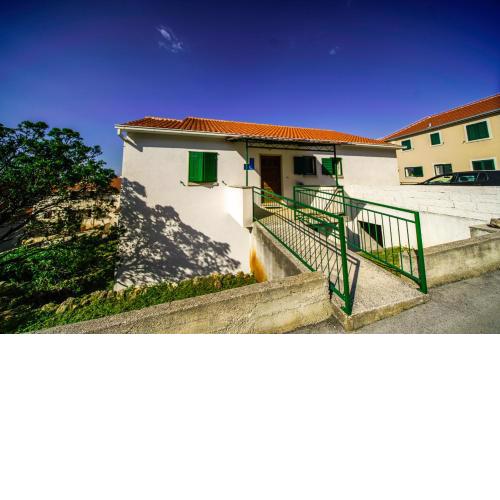Apartments with a parking space Postira, Brac - 18472