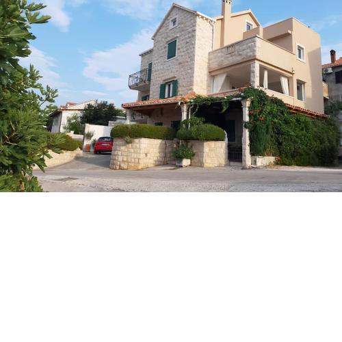Apartments with a parking space Postira, Brac - 2913