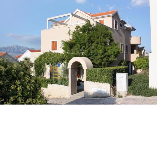 Apartments with a parking space Postira, Brac - 5617
