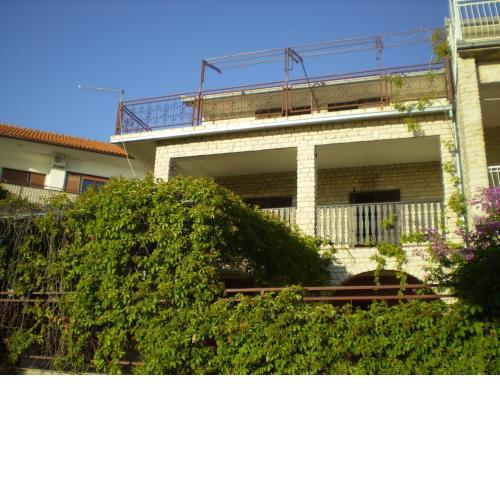 Apartments with a parking space Primosten - 17640