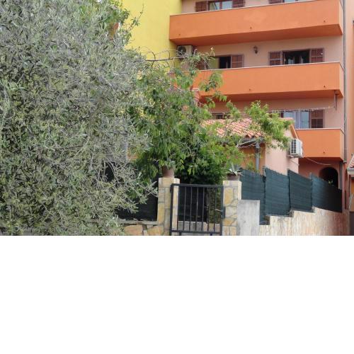 Apartments with a parking space Pula - 20673