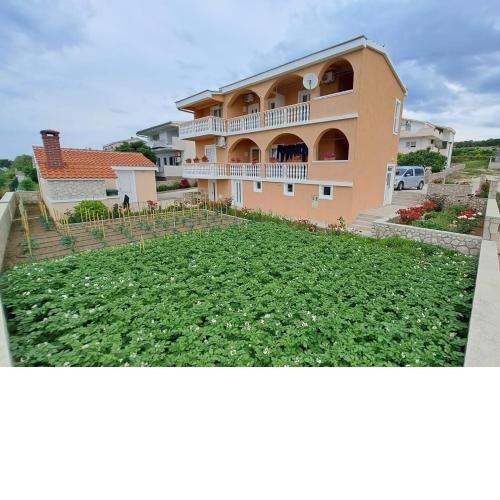 Apartments with a parking space Rtina - Miocici, Zadar - 13072