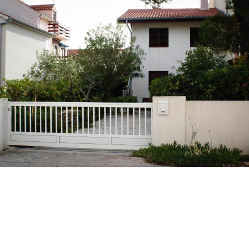 Apartments with a parking space Sabunike, Zadar - 12960