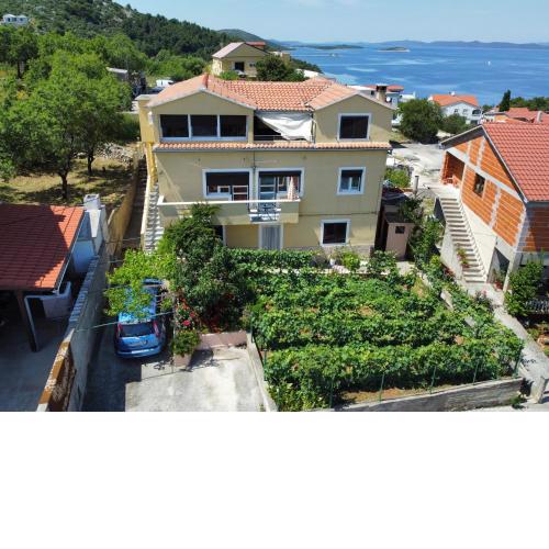 Apartments with a parking space Sali, Dugi otok - 16324