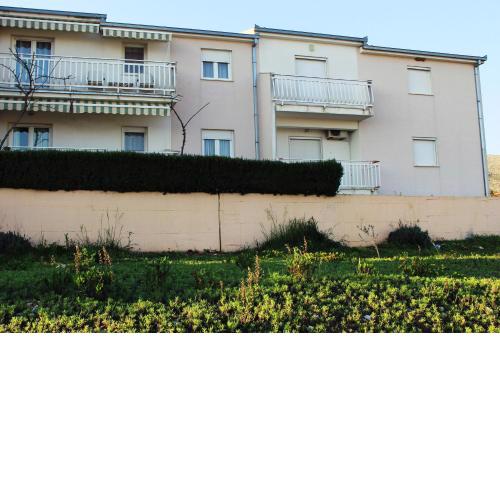 Apartments with a parking space Seget Donji, Trogir - 11171