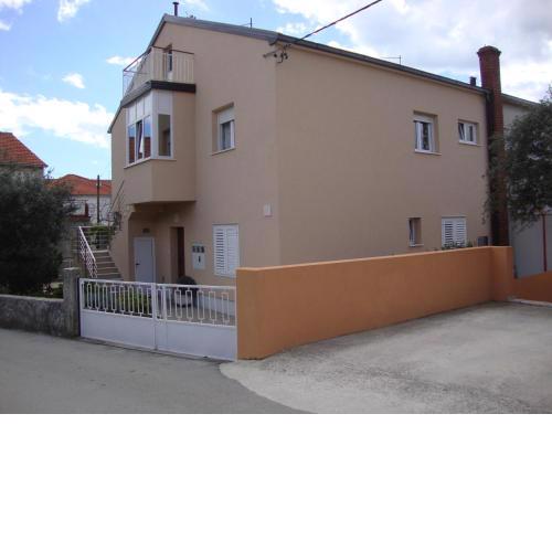 Apartments with a parking space Seget Donji, Trogir - 11524
