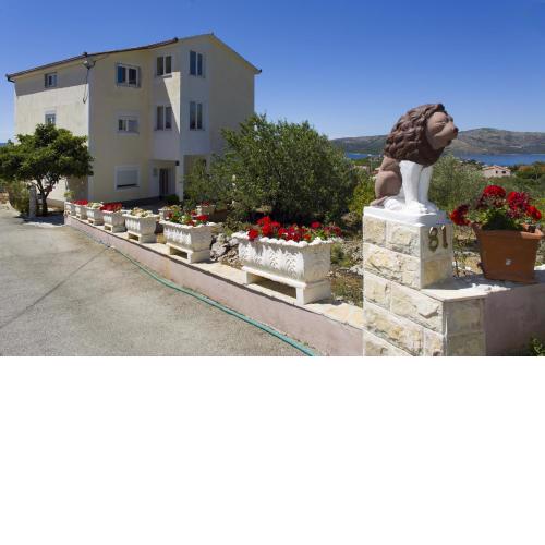 Apartments with a parking space Seget Vranjica, Trogir - 12612