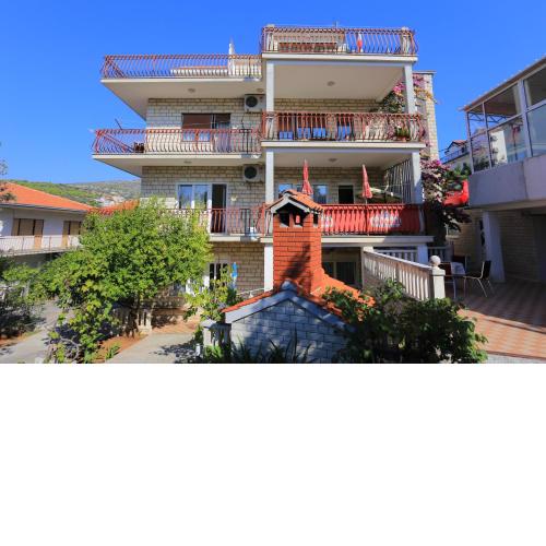 Apartments with a parking space Seget Vranjica, Trogir - 12760