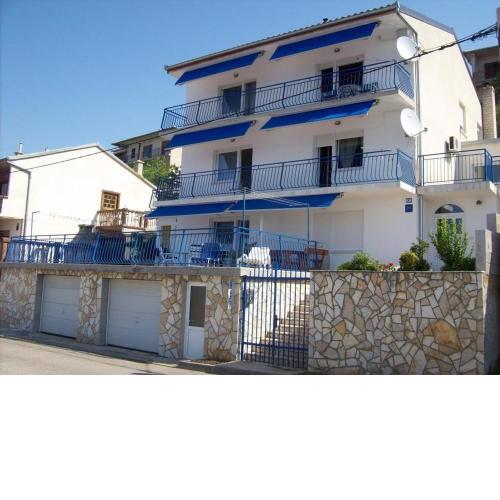 Apartments with a parking space Senj - 16365