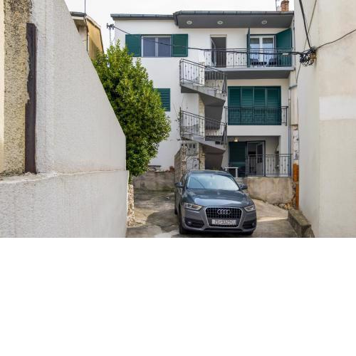 Apartments with a parking space Sibenik - 21075