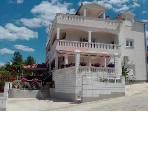 Apartments with a parking space Slatine, Ciovo - 11799