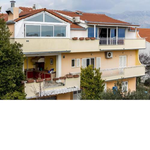 Apartments with a parking space Split - 12252