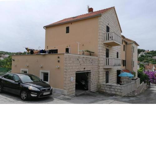 Apartments with a parking space Sutivan, Brac - 17537