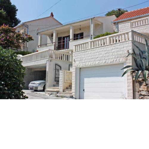 Apartments with a parking space Sutivan, Brac - 2846