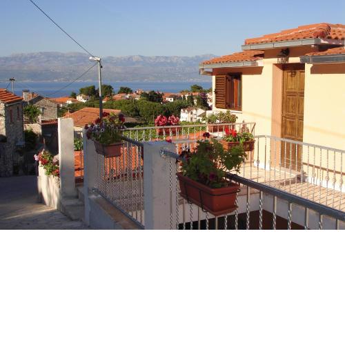 Apartments with a parking space Sutivan, Brac - 745