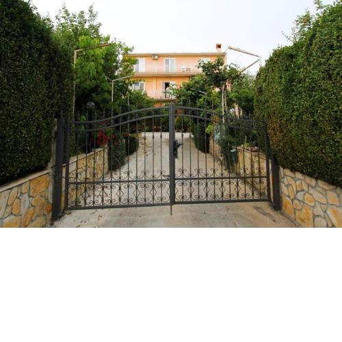 Apartments with a parking space Sveti Filip i Jakov, Biograd - 14706
