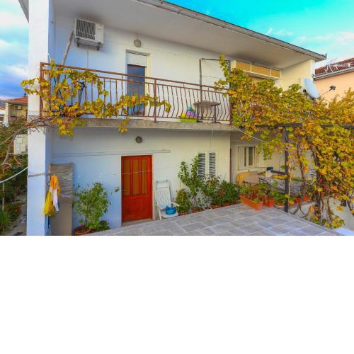 Apartments with a parking space Trogir - 12695