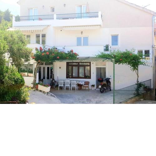 Apartments with a parking space Tucepi, Makarska - 20891