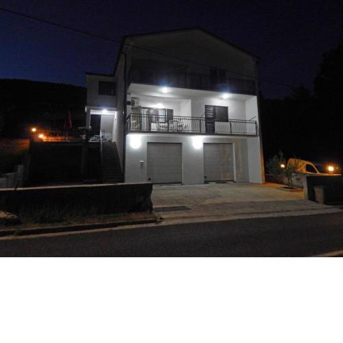 Apartments with a parking space Tugare, Omis - 14320