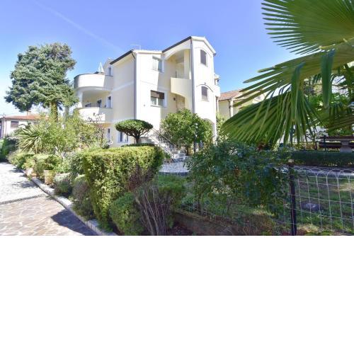 Apartments with a parking space Umag - 20421