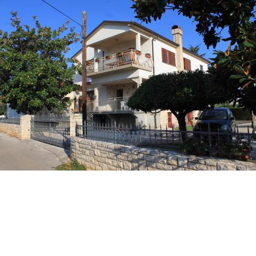 Apartments with a parking space Umag - 7125