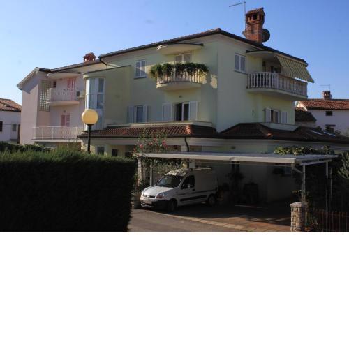 Apartments with a parking space Umag - 7147