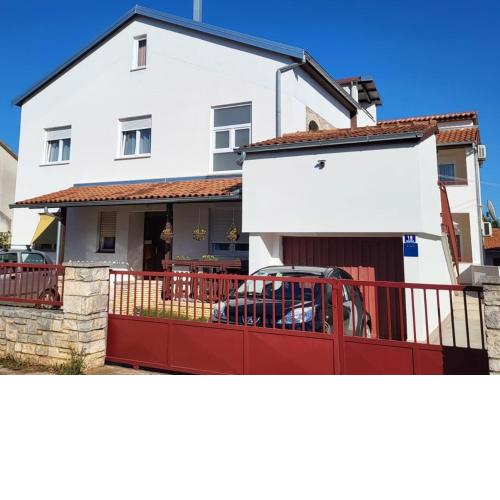 Apartments with a parking space Valbandon, Fazana - 15386