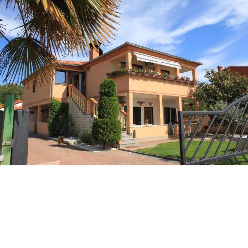 Apartments with a parking space Valbandon, Fazana - 2214