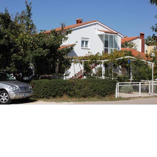 Apartments with a parking space Valbandon, Fazana - 7228