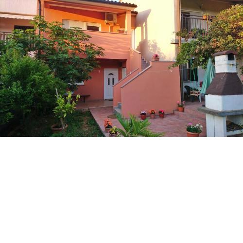 Apartments with a parking space Valbandon, Fazana - 7305