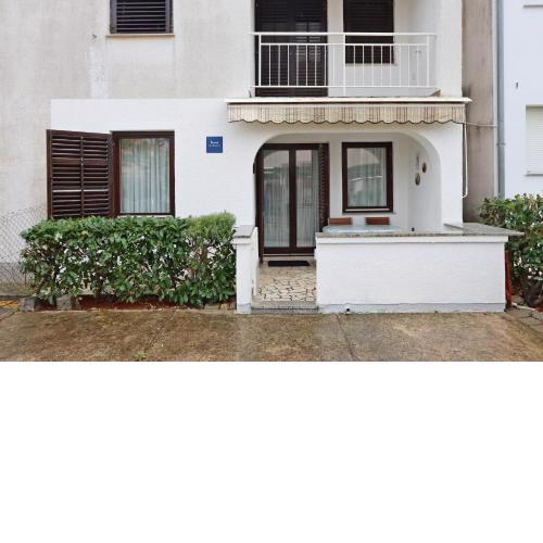 Apartments with a parking space Vantacici, Krk - 18476