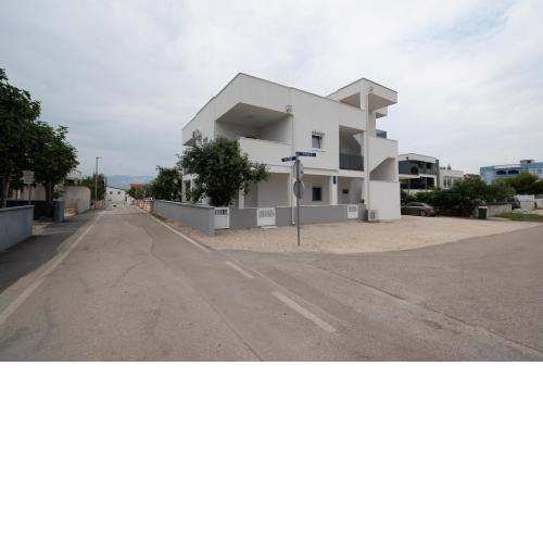 Apartments with a parking space Vir - 12692