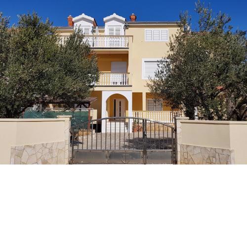Apartments with a parking space Vrsi - Mulo, Zadar - 5796