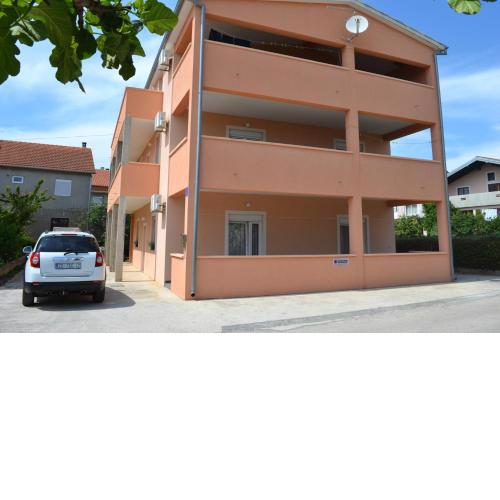 Apartments with a parking space Zadar - 13550