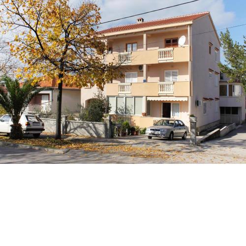 Apartments with a parking space Zadar - 15945