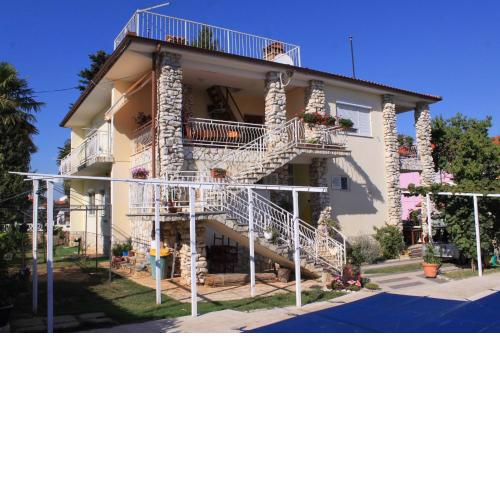 Apartments with a swimming pool Valbandon, Fazana - 7257