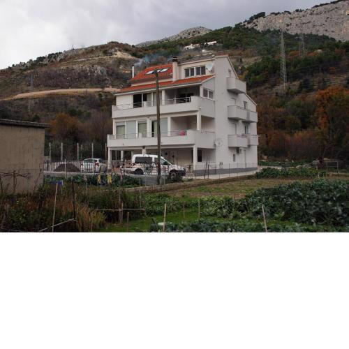 Apartments with a swimming pool Zakucac, Omis - 5954