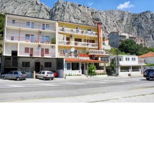 Apartments with WiFi Omis - 2757