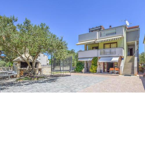 Apartments Yelkouan