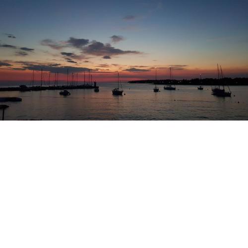 ARIA deluxe SUPERIOR 5 star apartment, your piece of heaven by the sea & park, with sea & park view