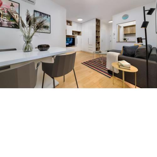 Aurelia's Stylish Place with FREE parking