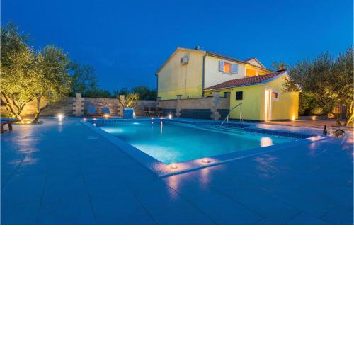Awesome Apartment In Biograd Na Moru