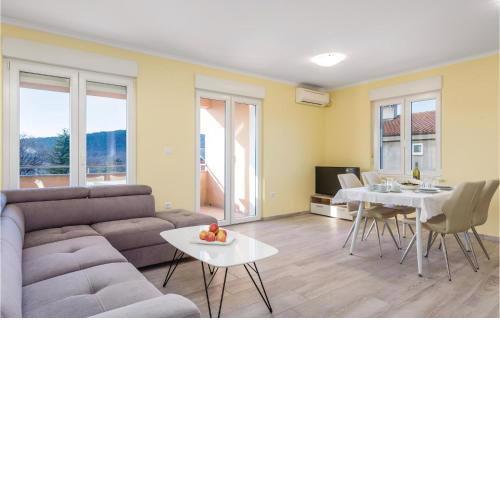 Awesome Apartment In Cavle With Wifi