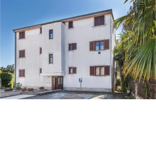 Awesome Apartment In Funtana With Wifi