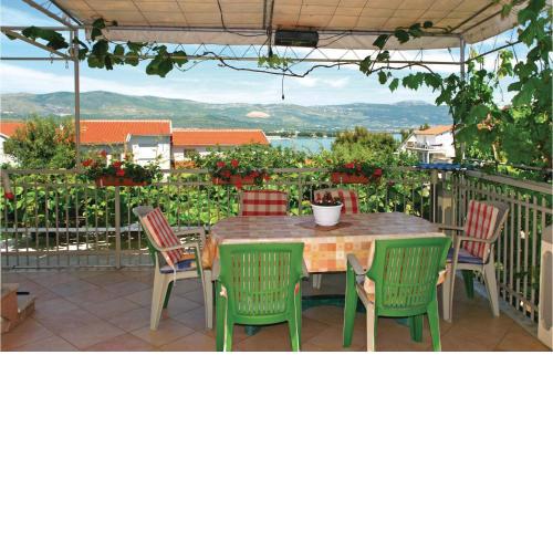 Awesome Apartment In Mastrinka With Kitchen